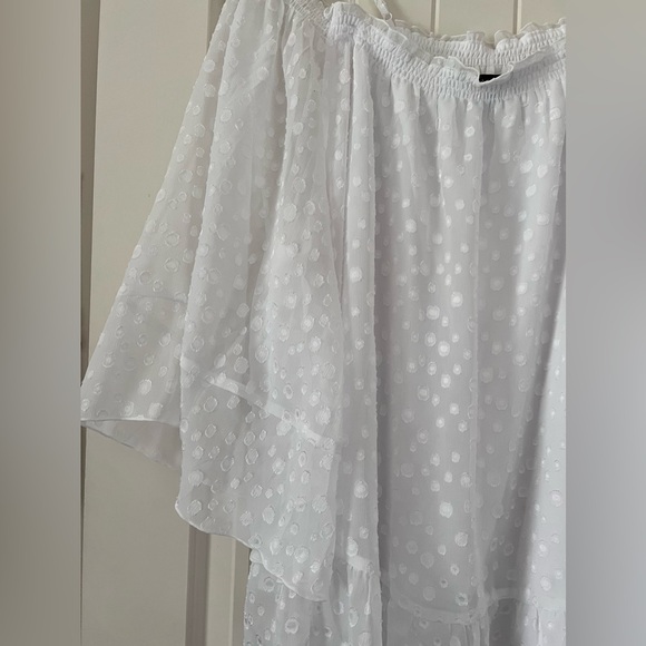 Lane Bryant Size 14/16 Flowy Blouse Cold Shoulder White Polka Dot Bell Sleeves - Picture 4 of 7